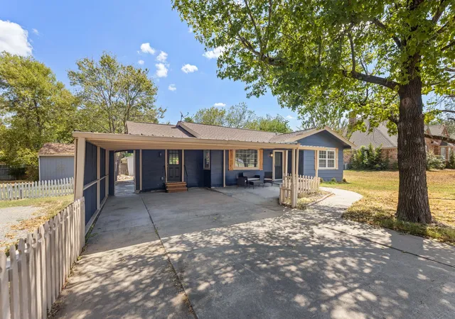 Photo 4 of Single family home for sale at 204 N 3rd Street, Celeste, TX 75423 | MLS# 21378280 | Listing updated on 2026-09-13