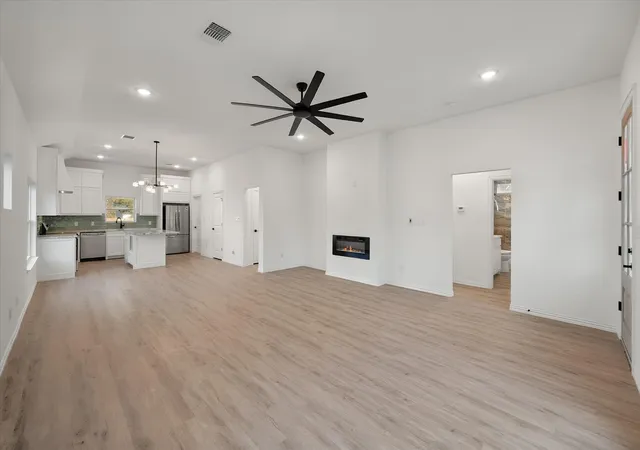 Photo 3 of Single family home for sale at 1100 E Collin St, Corsicana, TX 75110 | MLS# 21377599 | Listing updated on 2026-10-03