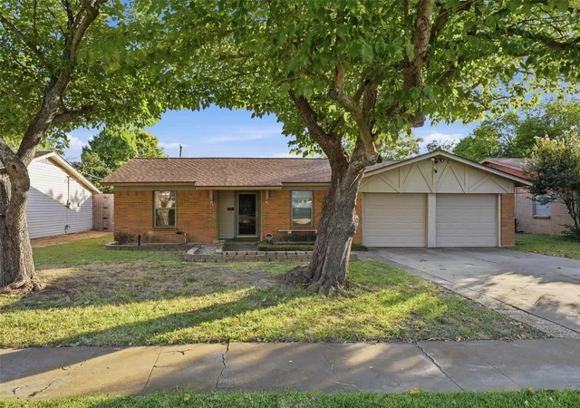 Photo 1 of Sale Pending at 7228 Oldham Pl, North Richland Hills, TX 76182 | MLS# 21375273 | Listing updated on 2026-09-23