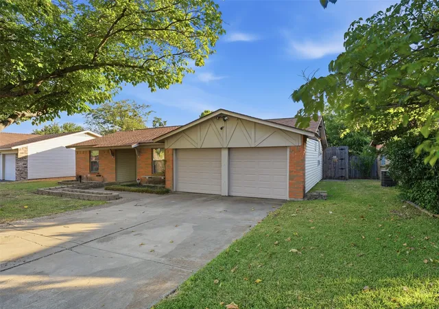 Photo 2 of Sale Pending at 7228 Oldham Pl, North Richland Hills, TX 76182 | MLS# 21375273 | Listing updated on 2026-09-23