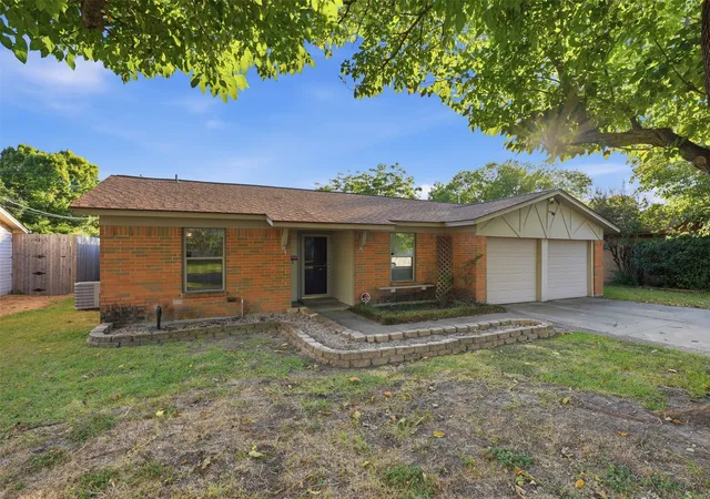 Photo 3 of Sale Pending at 7228 Oldham Pl, North Richland Hills, TX 76182 | MLS# 21375273 | Listing updated on 2026-09-23