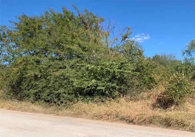 Photo 1 of Sale Pending at 103 Bridlewood Ln, Bridgeport, TX 76426 | MLS# 21378302 | Listing updated on 2026-09-18