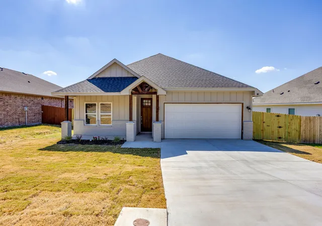 Photo 2 of Single family home for sale at 1024 Lake View Ridge, Fort Worth, TX 76108 | MLS# 21378348 | Listing updated on 2026-09-13