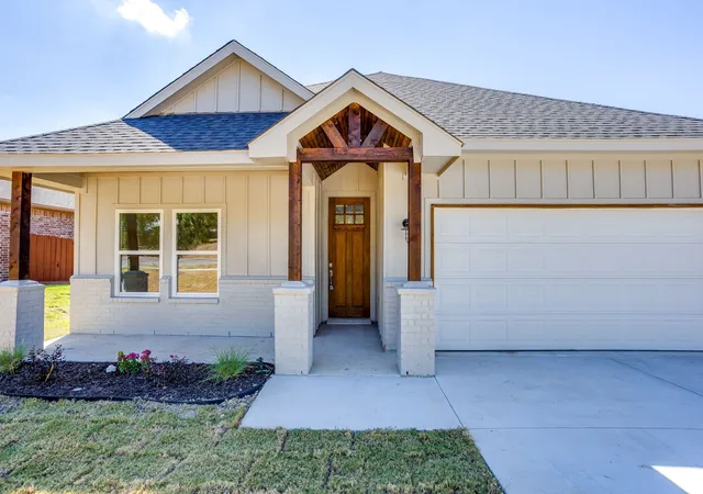 Photo 3 of Single family home for sale at 1024 Lake View Ridge, Fort Worth, TX 76108 | MLS# 21378348 | Listing updated on 2026-09-13