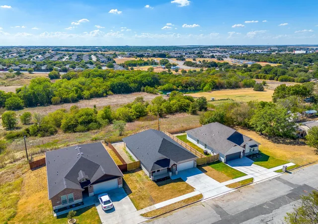 Photo 3 of Single family home for sale at 1024 Lake View Ridge, Fort Worth, TX 76108 | MLS# 21378348 | Listing updated on 2026-09-13