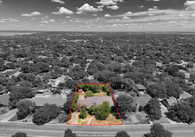 Photo 2 of Single family home for sale at 705 Poage Dr, Woodway, TX 76712 | MLS# 21378134 | Listing updated on 2026-09-11