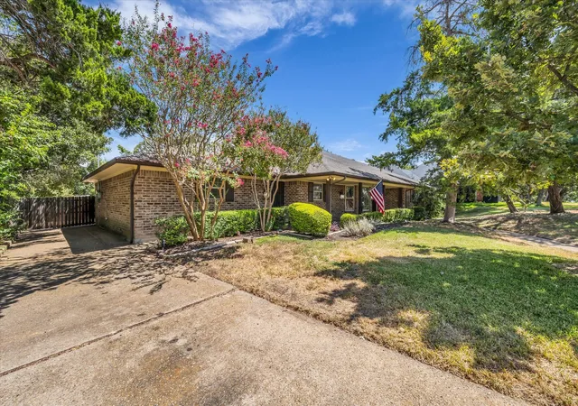 Photo 3 of Single family home for sale at 705 Poage Dr, Woodway, TX 76712 | MLS# 21378134 | Listing updated on 2026-09-11