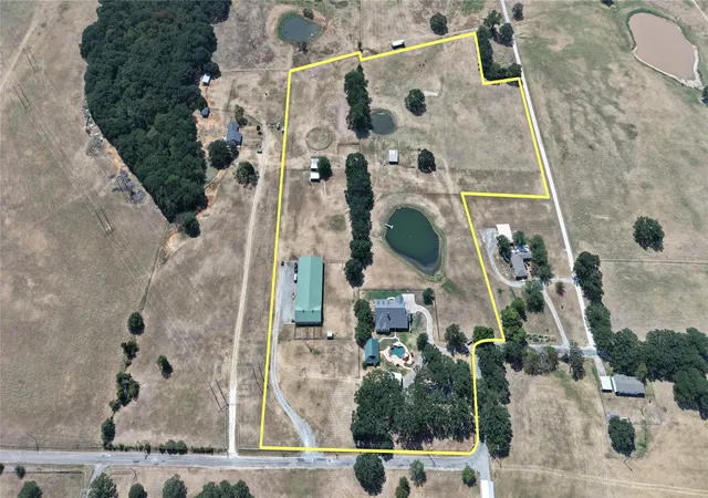 Photo 3 of House for sale at 212 Oak Ridge Rd, Denison, TX 75021 | MLS# 21345858 | Listing updated on 2026-10-06
