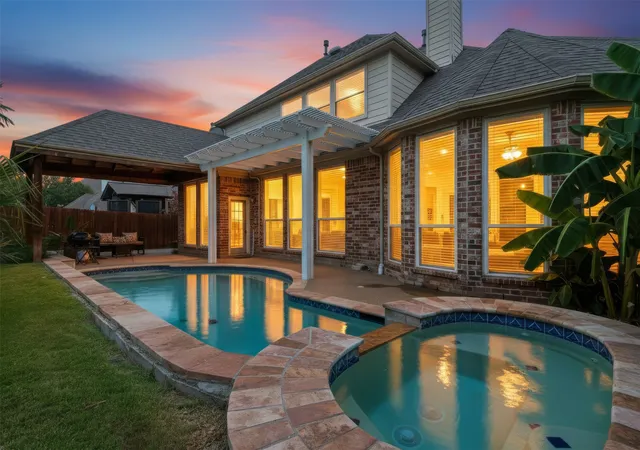 Photo 3 of Single family home for sale at 1807 Lake Glen Trl, Mansfield, TX 76063 | MLS# 21375613 | Listing updated on 2026-10-04