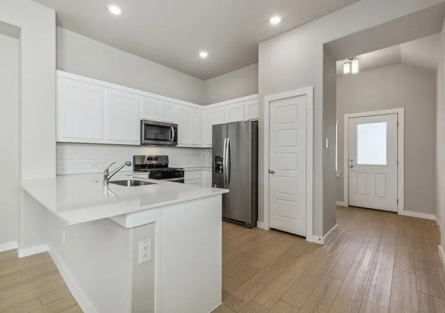 Photo 4 of Single family home for sale at 516 Green Gables Dr, Mc Kinney, TX 75071 | MLS# 21378392 | Listing updated on 2026-09-09