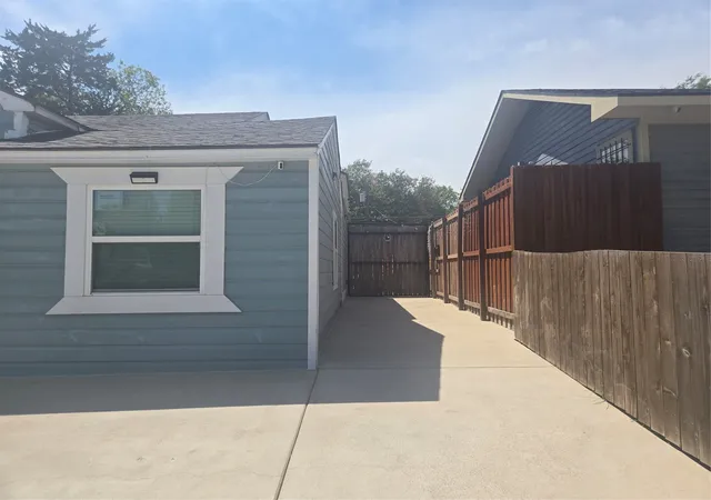 Photo 2 of Single family home for sale at 3211 Ramsey Ave, Dallas, TX 75216 | MLS# 21372910 | Listing updated on 2026-09-08