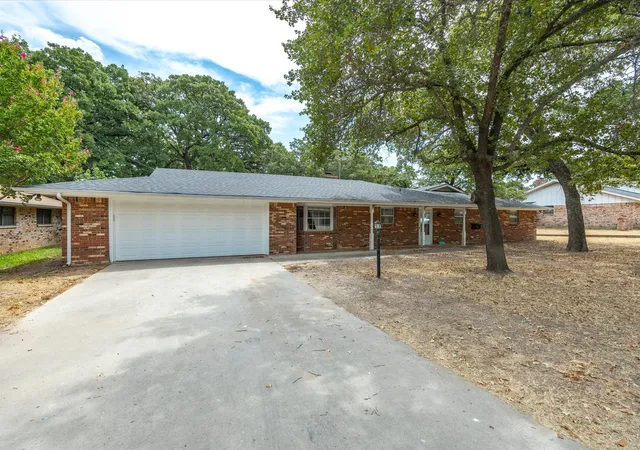 Photo 1 of Single family home for sale at 3107 S Lipsey St, Decatur, TX 76234 | MLS# 21373535 | Listing updated on 2026-09-14