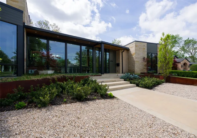 Photo 3 of Sale Pending at 5736 Stonegate Rd, Dallas, TX 75209 | MLS# 21373123 | Listing updated on 2026-09-24