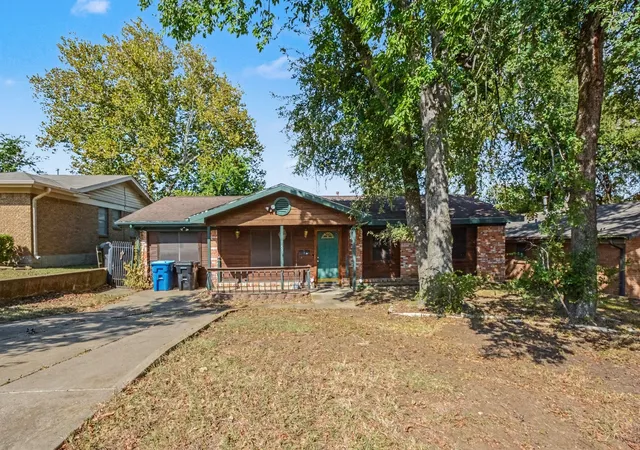 Photo 1 of Single family home for sale at 145 N Imperial Dr, Denison, TX 75020 | MLS# 21378446 | Listing updated on 2026-10-02