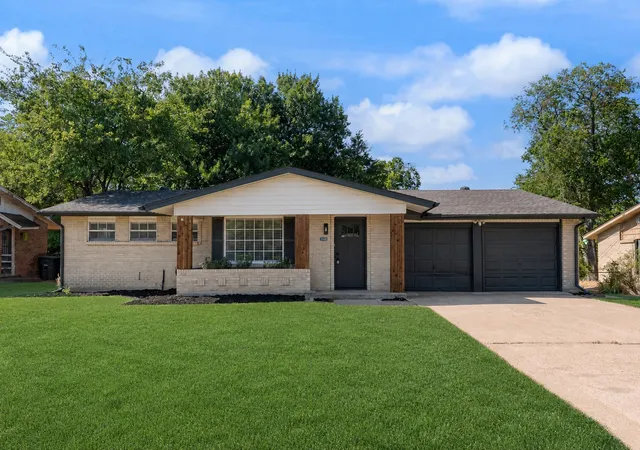 Photo 2 of Sale Pending at 934 Fairwood Dr, Dallas, TX 75232 | MLS# 21377034 | Listing updated on 2026-09-21