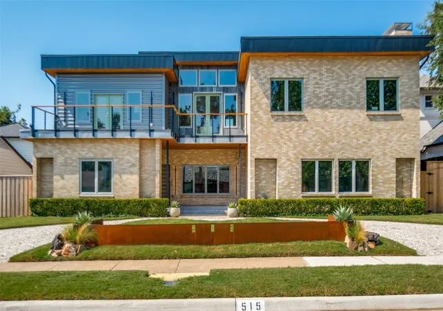 Photo 1 of Single family home for sale at 515 Aqua Dr, Dallas, TX 75218 | MLS# 21352254 | Listing updated on 2026-09-14
