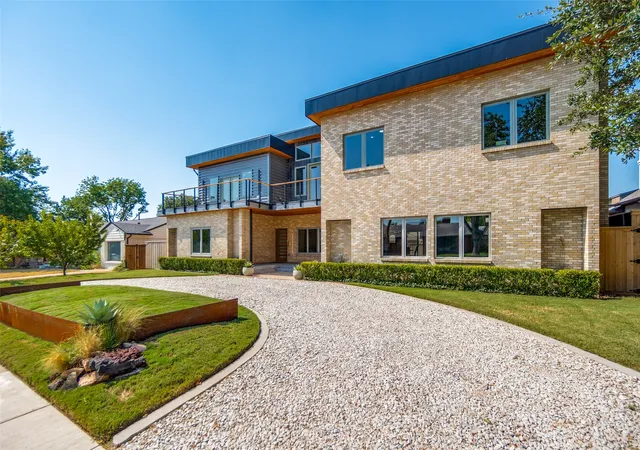 Photo 2 of Single family home for sale at 515 Aqua Dr, Dallas, TX 75218 | MLS# 21352254 | Listing updated on 2026-09-14