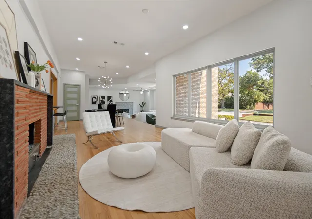 Photo 3 of Single family home for sale at 515 Aqua Dr, Dallas, TX 75218 | MLS# 21352254 | Listing updated on 2026-09-14