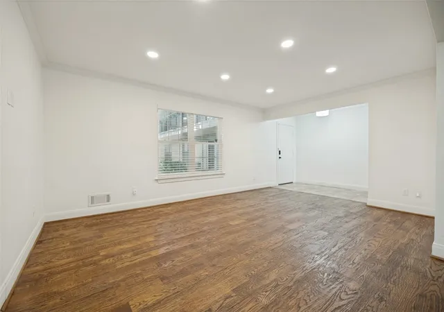 Photo 4 of Condo for sale at 5818 E University Blvd #138, Dallas, TX 75206 | MLS# 21372547 | Listing updated on 2026-09-09