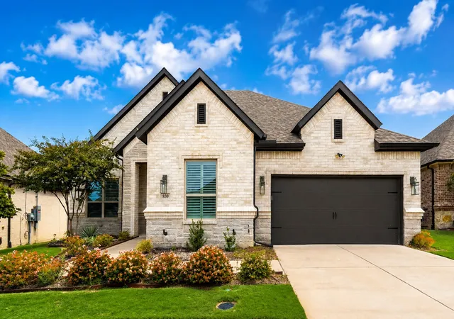 Photo 2 of Sale Pending at 830 Rio Vista Ln, Rockwall, TX 75087 | MLS# 21378490 | Listing updated on 2026-09-30
