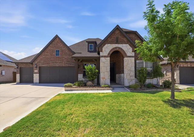 Photo 1 of Single family home for sale at 304 Kellan Ct, Hickory Creek, TX 75065 | MLS# 21372876 | Listing updated on 2026-09-13