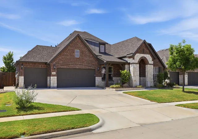 Photo 2 of Single family home for sale at 304 Kellan Ct, Hickory Creek, TX 75065 | MLS# 21372876 | Listing updated on 2026-09-13