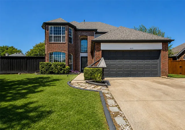 Photo 1 of Single family home for sale at 337 Bluewood Ln, Lake Dallas, TX 75065 | MLS# 21375450 | Listing updated on 2026-09-27