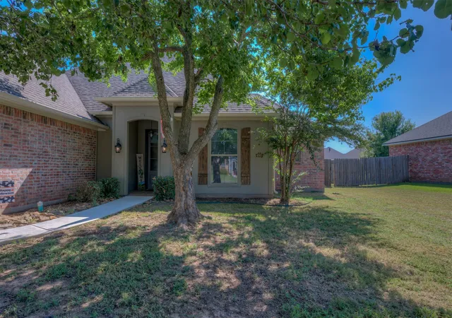 Photo 3 of Single family home for sale at 4007 Elizabeth Ln, Benton, LA 71006 | MLS# 21378561 | Listing updated on 2026-09-27
