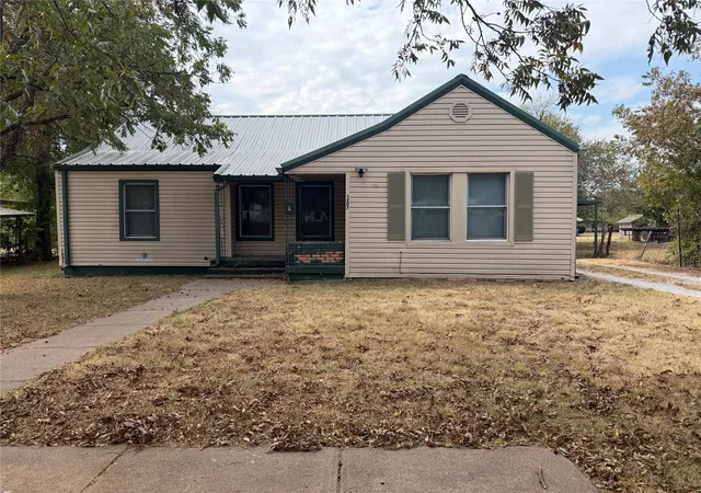 Single family home for sale at 1207 Park Dr, Cisco, TX 76437 | MLS# 21376813