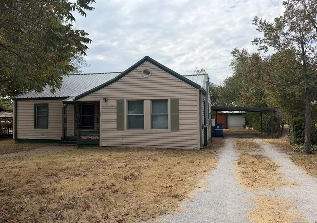 Photo 2 of Single family home for sale at 1207 Park Dr, Cisco, TX 76437 | MLS# 21376813 | Listing updated on 2026-09-25