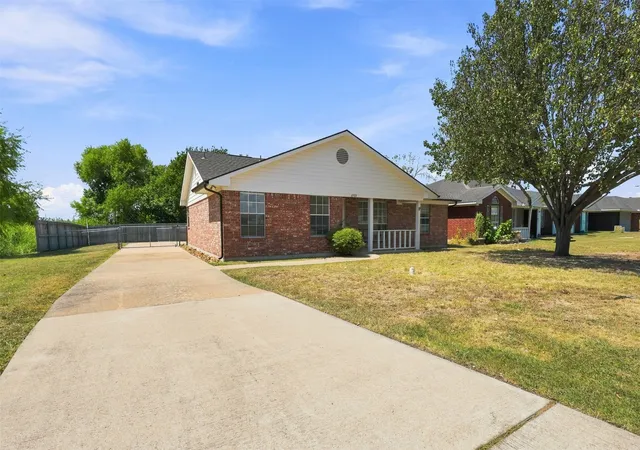Photo 3 of Single family home for sale at 6922 Sayle St, Greenville, TX 75402 | MLS# 21378650 | Listing updated on 2026-09-27