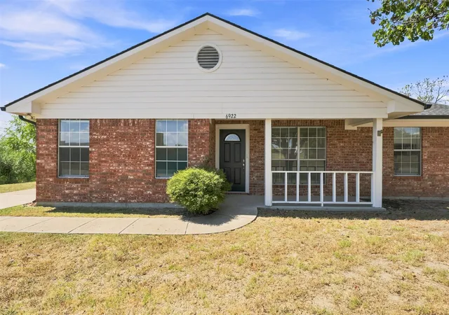 Photo 4 of Single family home for sale at 6922 Sayle St, Greenville, TX 75402 | MLS# 21378650 | Listing updated on 2026-09-27