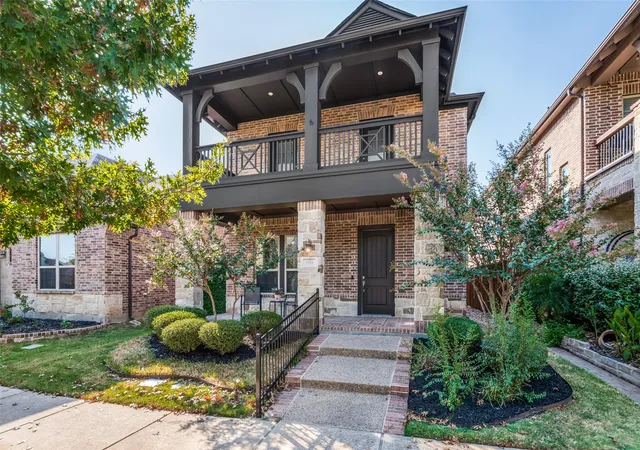 Photo 2 of Single family home for sale at 1046 Lone Ivory Trl, Arlington, TX 76005 | MLS# 21377044 | Listing updated on 2026-10-06