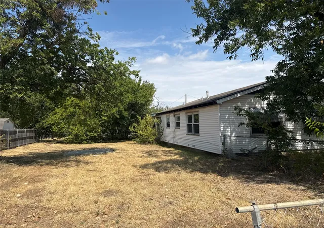 Photo 10 of Single family home for sale at 1305 W 11th Street, Mc Gregor, TX 76657 | MLS# 21378696 | Listing updated on 2026-09-10