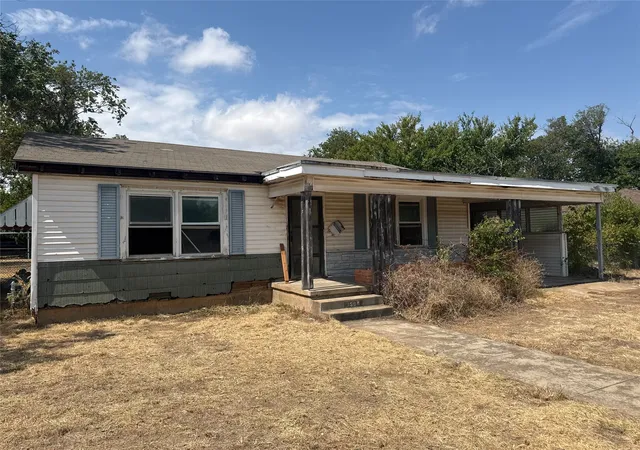 Photo 1 of Single family home for sale at 1305 W 11th Street, Mc Gregor, TX 76657 | MLS# 21378696 | Listing updated on 2026-09-10