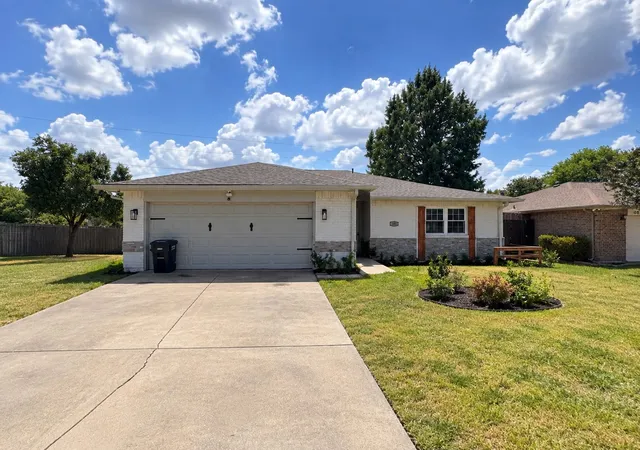 Photo 1 of Single family home for sale at 1609 Bette Dr, Mesquite, TX 75149 | MLS# 21374346 | Listing updated on 2026-09-11