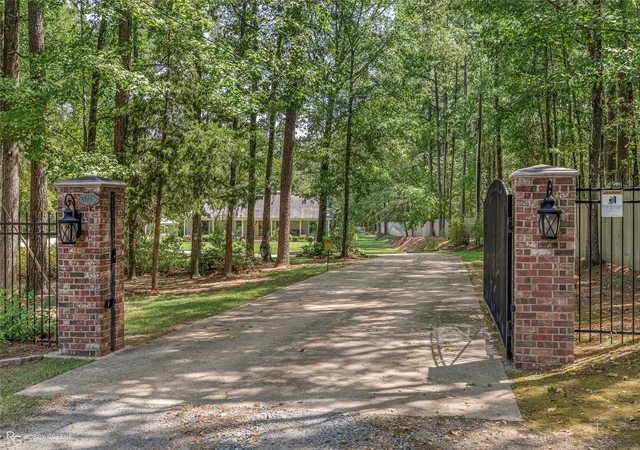 Photo 2 of Single family home for sale at 8602 Springwood Rd, Shreveport, LA 71129 | MLS# 21376205 | Listing updated on 2026-10-02