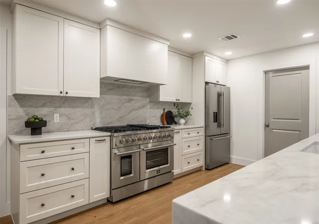 Photo 4 of Single family home for sale at 6214 Glennox Ln, Dallas, TX 75214 | MLS# 21378709 | Listing updated on 2026-09-12