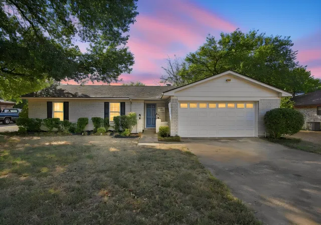 Photo 2 of Single family home for sale at 1215 Cindy Ln, Cleburne, TX 76033 | MLS# 21361629 | Listing updated on 2026-09-16