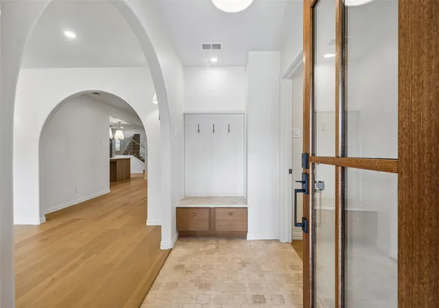 Photo 3 of Single family home for sale at 846 Creekridge Dr, Dallas, TX 75218 | MLS# 21375817 | Listing updated on 2026-09-13