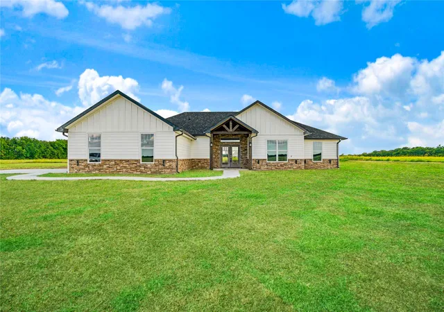 Photo 1 of Single family home for sale at 451 County Rd 26850, Petty, TX 75470 | MLS# 21377663 | Listing updated on 2026-09-08