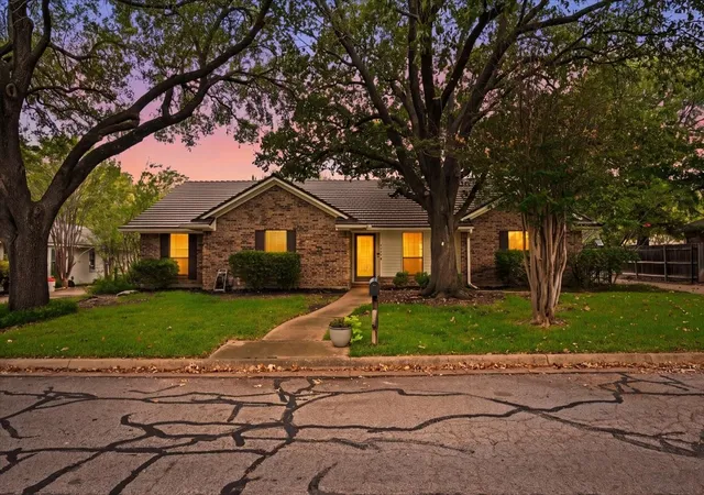 Photo 1 of Single family home for sale at 4604 Clay Ct Ln, Arlington, TX 76017 | MLS# 21374903 | Listing updated on 2026-09-21
