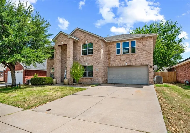 Single family home for sale at 2423 Ranchview Dr, Grand Prairie, TX 75052 | MLS# 21376216
