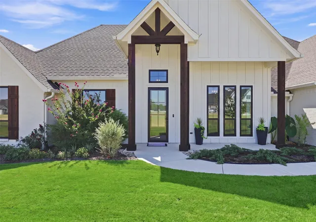 Photo 2 of Single family home for sale at 1072 Paradise Pkwy, Poolville, TX 76487 | MLS# 21373321 | Listing updated on 2026-09-30