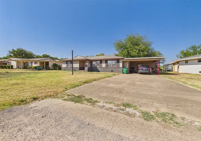 Photo 3 of Single family home for sale at 711 West Ave, Electra, TX 76360 | MLS# 21378894 | Listing updated on 2026-09-23