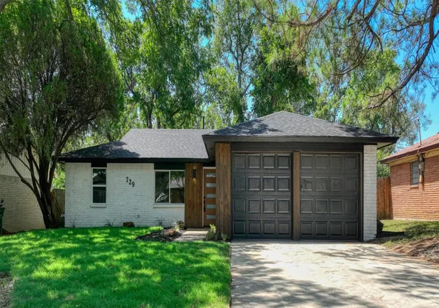 Single family home for sale at 729 Oakwood Ave, Hurst, TX 76053 | MLS# 21378919