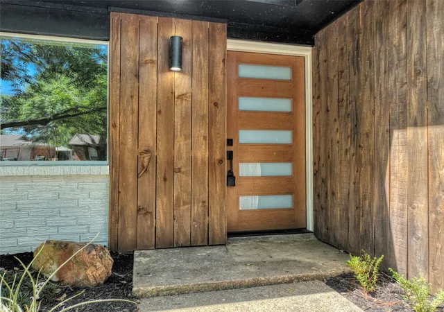 Photo 2 of Single family home for sale at 729 Oakwood Ave, Hurst, TX 76053 | MLS# 21378919 | Listing updated on 2026-09-11