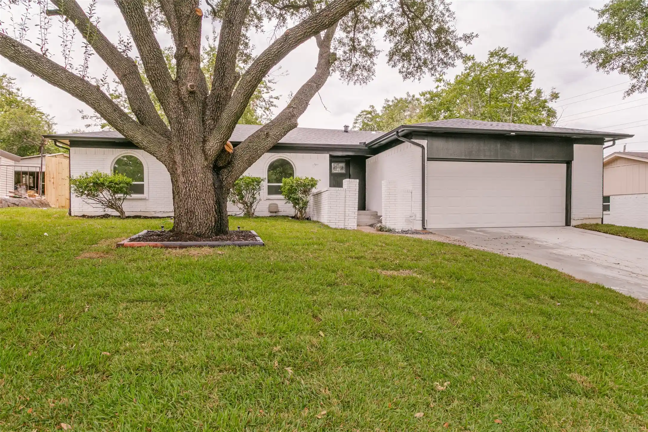 Photo 1 of Single family home for sale at 5333 Westminster Ct S, Fort Worth, TX 76133 | MLS# 21378905 | Listing updated on 2026-10-27