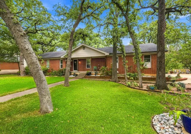 Photo 1 of Single family home for sale at 307 Shadow Ln, Euless, TX 76039 | MLS# 21377773 | Listing updated on 2026-09-12