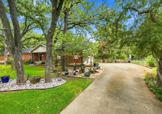 Photo 2 of Single family home for sale at 307 Shadow Ln, Euless, TX 76039 | MLS# 21377773 | Listing updated on 2026-09-12